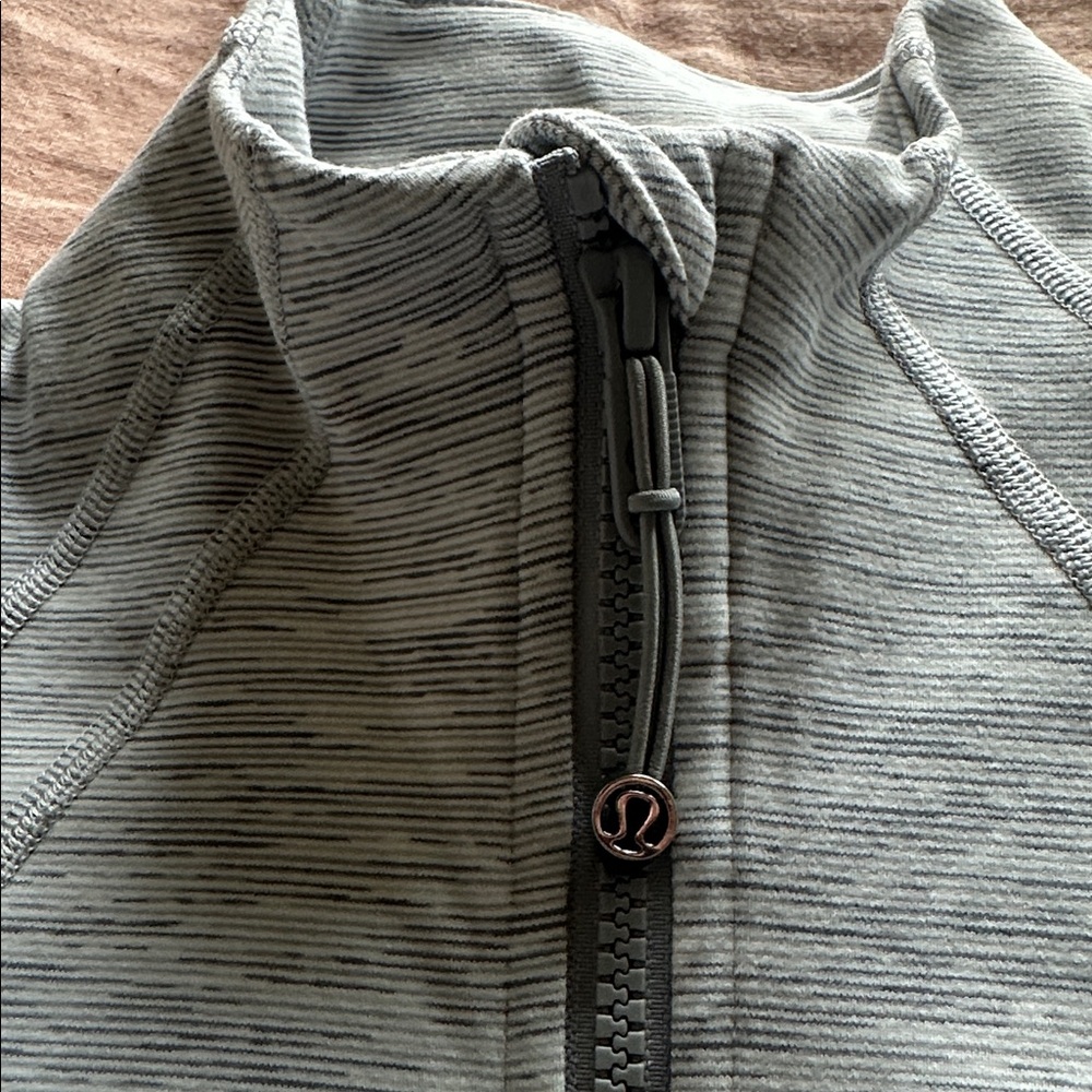 Lululemon Define Jacket Size 8 - Picture 2 of 6
